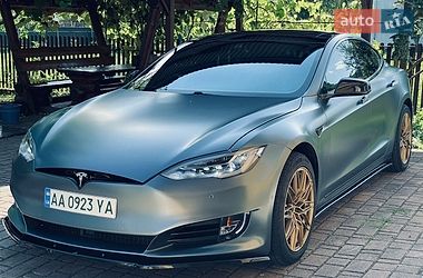 Лифтбек Tesla Model S 2015 в Калуше