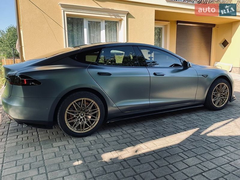 Лифтбек Tesla Model S 2015 в Калуше