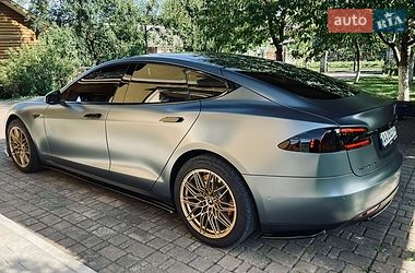 Лифтбек Tesla Model S 2015 в Калуше