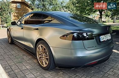 Лифтбек Tesla Model S 2015 в Калуше