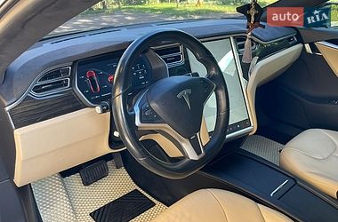 Лифтбек Tesla Model S 2015 в Калуше