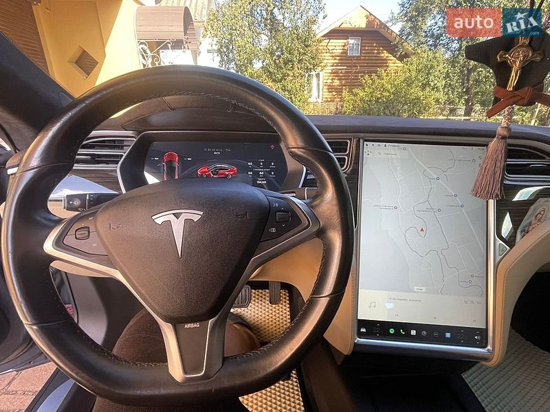 Лифтбек Tesla Model S 2015 в Калуше