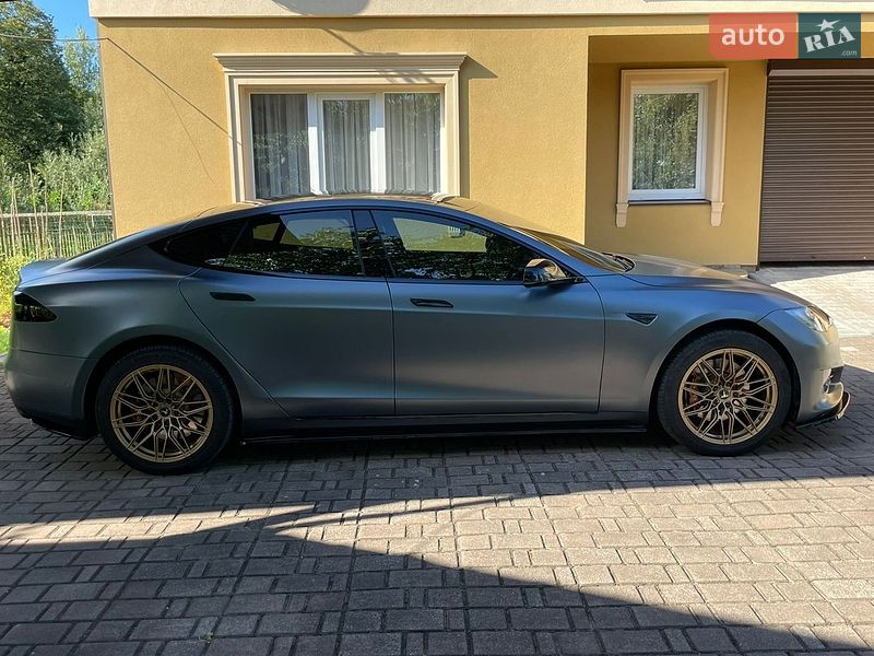 Лифтбек Tesla Model S 2015 в Калуше