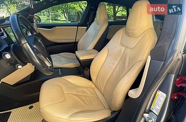 Лифтбек Tesla Model S 2015 в Калуше