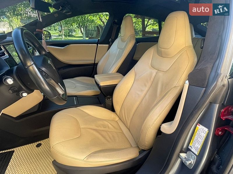 Лифтбек Tesla Model S 2015 в Калуше