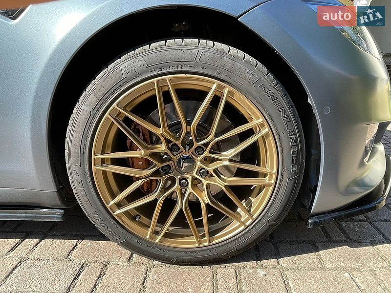 Лифтбек Tesla Model S 2015 в Калуше