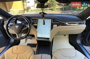 Лифтбек Tesla Model S 2015 в Калуше