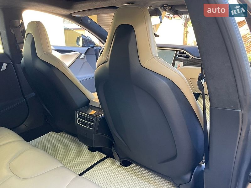 Лифтбек Tesla Model S 2015 в Калуше