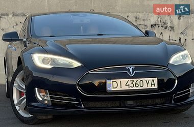 Ліфтбек Tesla Model S 2015 в Львові