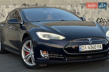 Ліфтбек Tesla Model S 2015 в Львові