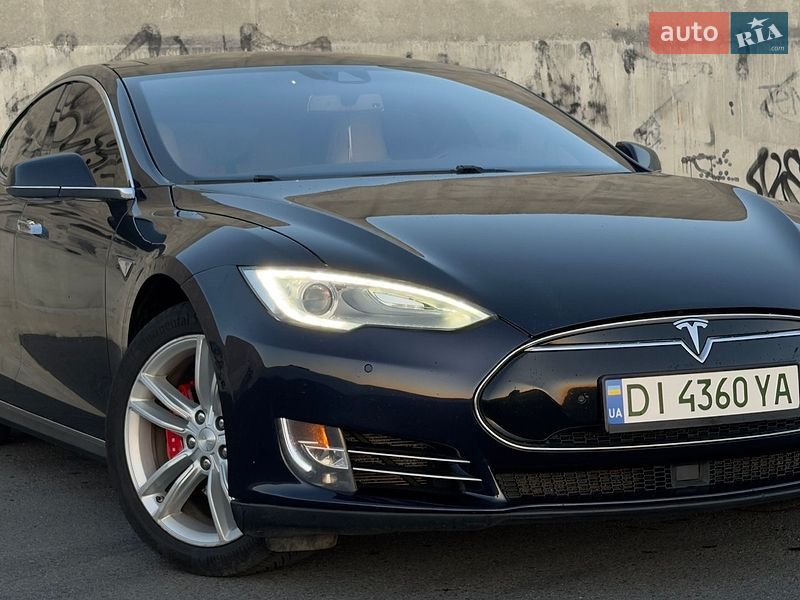 Ліфтбек Tesla Model S 2015 в Львові