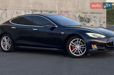 Ліфтбек Tesla Model S 2015 в Львові