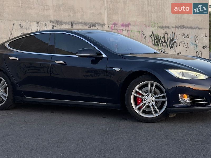 Ліфтбек Tesla Model S 2015 в Львові