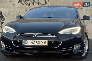 Ліфтбек Tesla Model S 2015 в Львові
