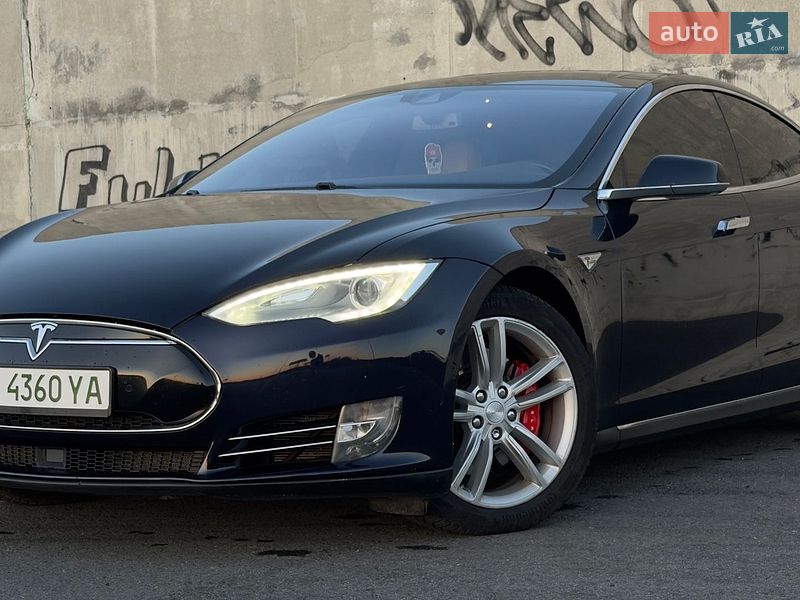 Ліфтбек Tesla Model S 2015 в Львові