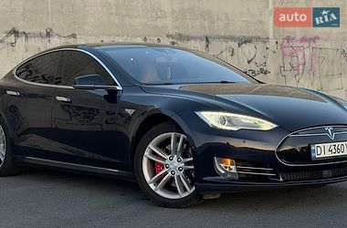 Ліфтбек Tesla Model S 2015 в Львові