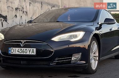 Ліфтбек Tesla Model S 2015 в Львові