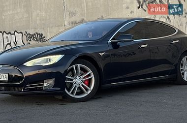 Ліфтбек Tesla Model S 2015 в Львові