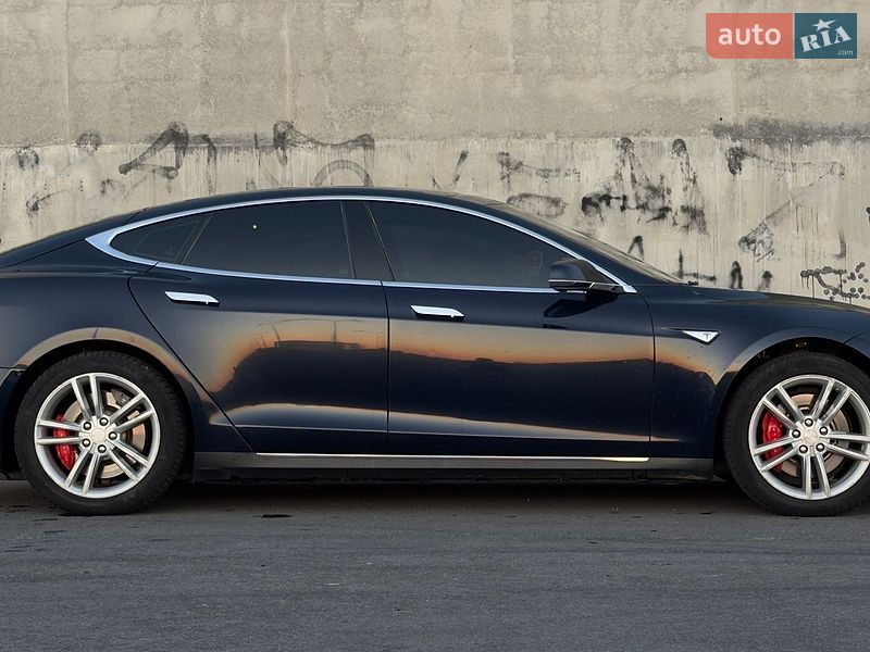 Ліфтбек Tesla Model S 2015 в Львові