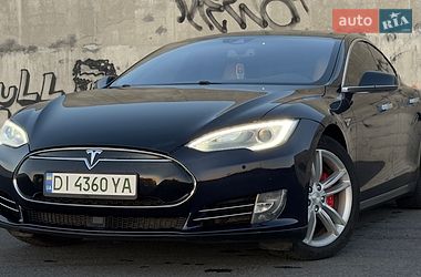 Ліфтбек Tesla Model S 2015 в Львові