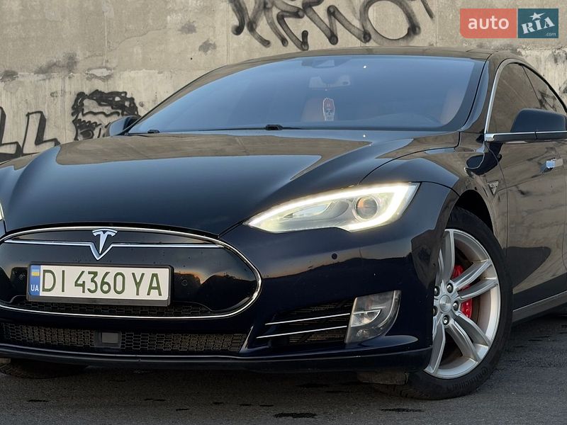 Ліфтбек Tesla Model S 2015 в Львові