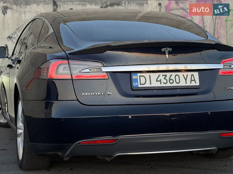 Ліфтбек Tesla Model S 2015 в Львові