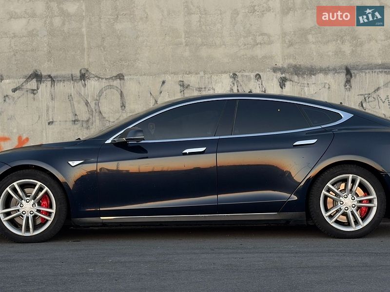 Ліфтбек Tesla Model S 2015 в Львові