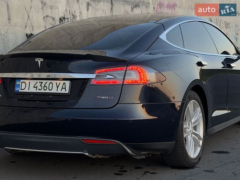 Ліфтбек Tesla Model S 2015 в Львові