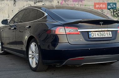 Ліфтбек Tesla Model S 2015 в Львові