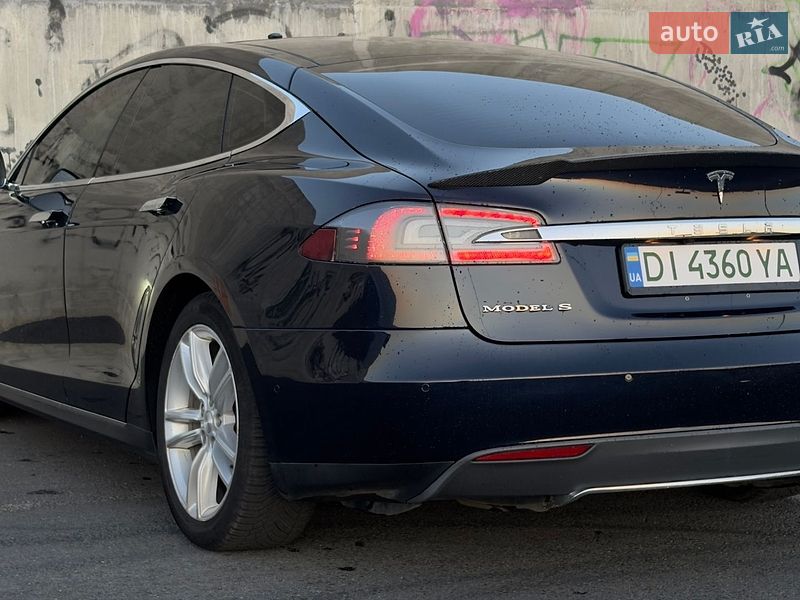 Ліфтбек Tesla Model S 2015 в Львові