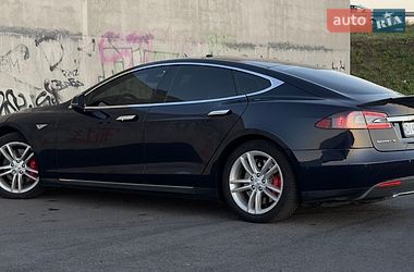Ліфтбек Tesla Model S 2015 в Львові