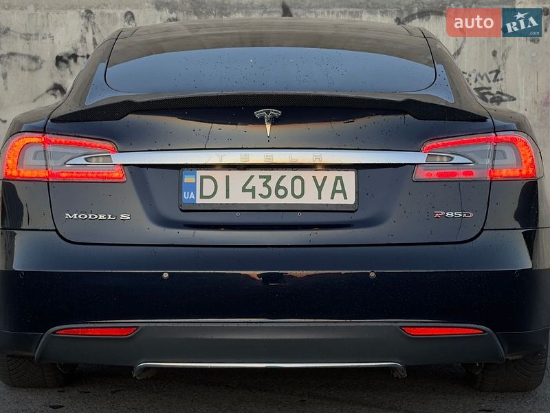 Ліфтбек Tesla Model S 2015 в Львові