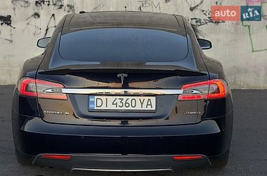 Ліфтбек Tesla Model S 2015 в Львові