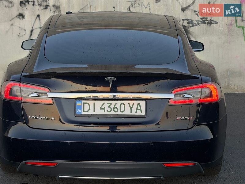 Ліфтбек Tesla Model S 2015 в Львові