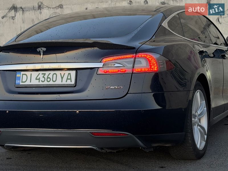 Ліфтбек Tesla Model S 2015 в Львові