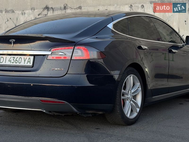 Ліфтбек Tesla Model S 2015 в Львові
