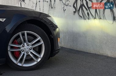 Ліфтбек Tesla Model S 2015 в Львові