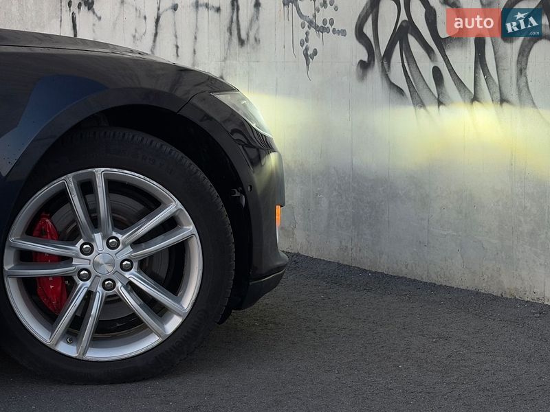 Ліфтбек Tesla Model S 2015 в Львові