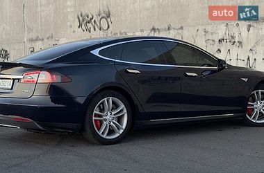 Ліфтбек Tesla Model S 2015 в Львові