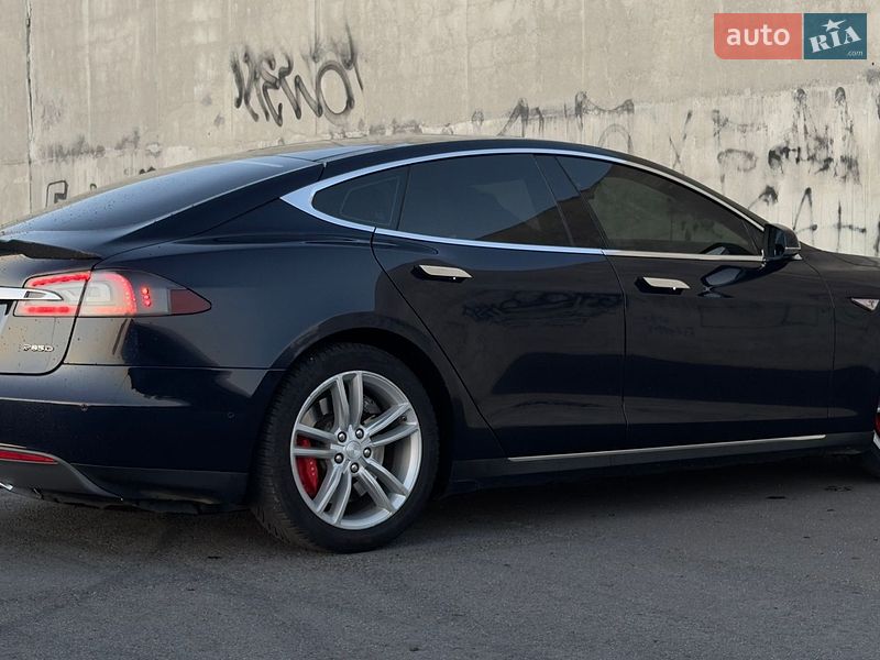 Ліфтбек Tesla Model S 2015 в Львові