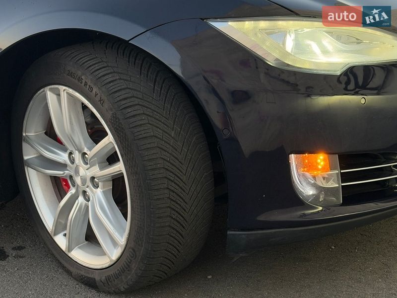 Ліфтбек Tesla Model S 2015 в Львові