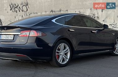 Ліфтбек Tesla Model S 2015 в Львові