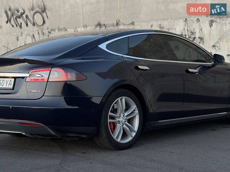 Ліфтбек Tesla Model S 2015 в Львові