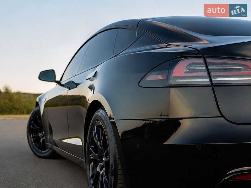 Лифтбек Tesla Model S 2022 в Львове