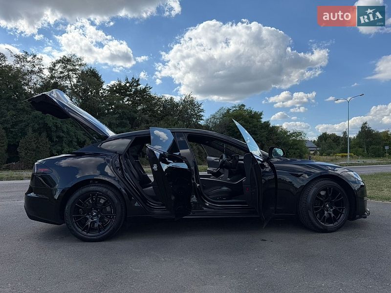 Лифтбек Tesla Model S 2022 в Львове