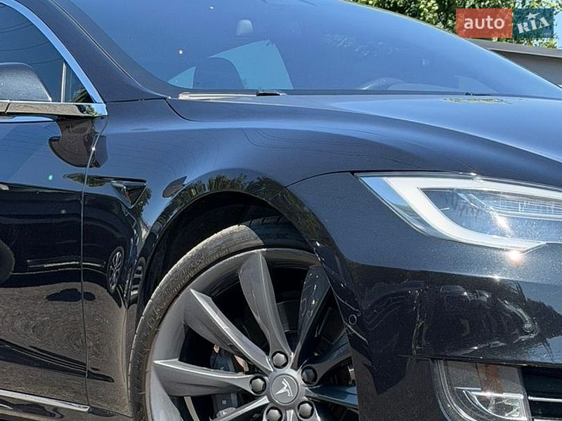 Лифтбек Tesla Model S 2017 в Ужгороде