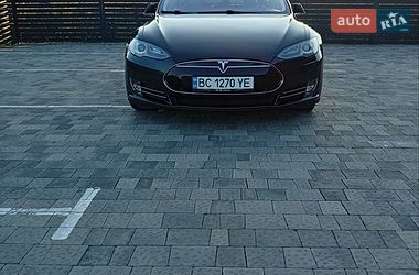 Лифтбек Tesla Model S 2014 в Львове Лифтбек Tesla Model S 2014 в Львове