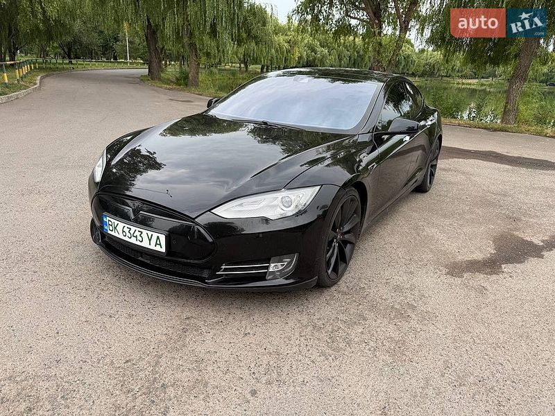 Ліфтбек Tesla Model S 2016 в Рівному