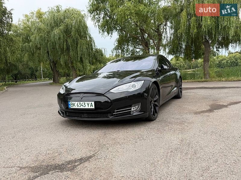 Ліфтбек Tesla Model S 2016 в Рівному