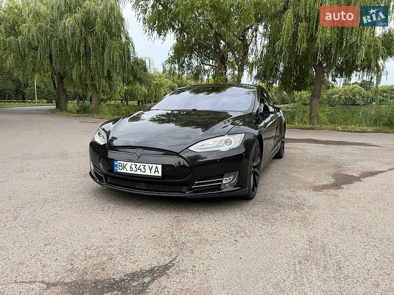 Ліфтбек Tesla Model S 2016 в Рівному
